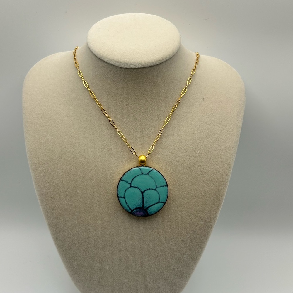 Leighelena Artisan Turquoise Tone Magnetic Pendant Necklace Oval Link Gold-Tone